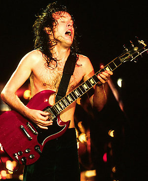 08926_125520_AngusYoung.LPA.04022008