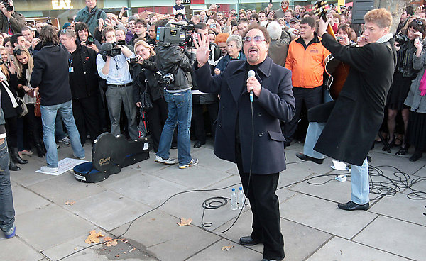 Tom Jones Busking – London