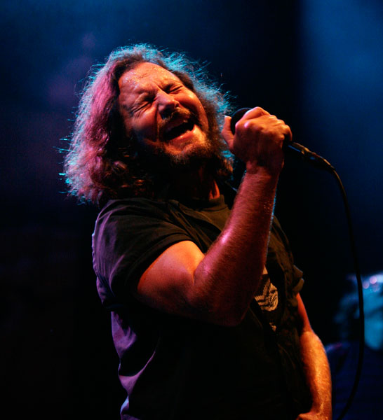 Pearl Jam – ‘Let Me Sleep (Christmas Time)’