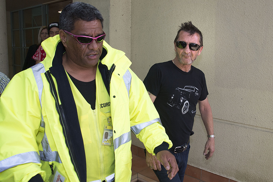 Phil Rudd vs his bodyguard