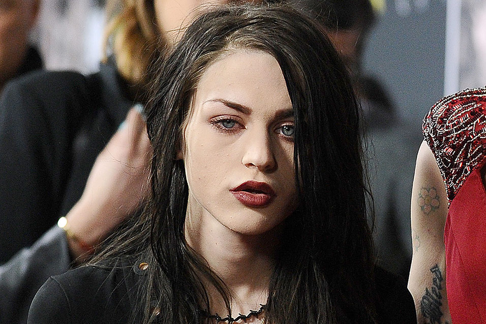 Hayley Williams and Gerard Way defend Frances Bean Cobain ...