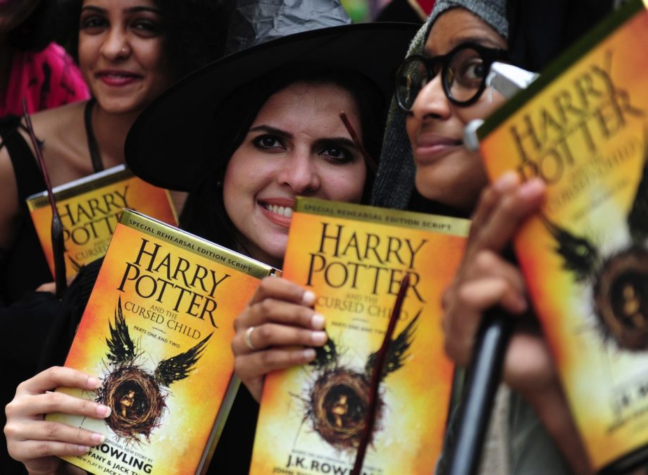 2016HarryPotterCursedChildBookGettyImages-584919848-920x674 