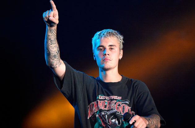 Justin Bieber orders Manchester crowd to