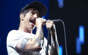 Anthony Kiedis discusses tour injury