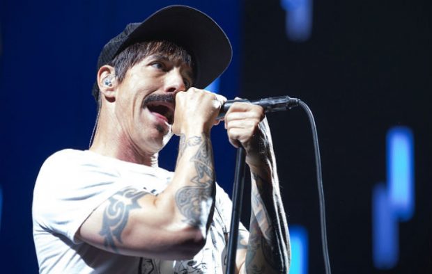 Anthony Kiedis discusses tour injury