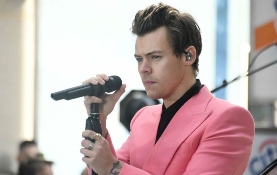 Harry Styles minute silence Manchester