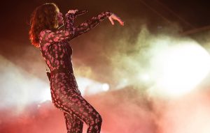 Lorde - how to win a festival, the classy way