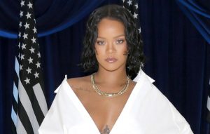 Rihanna responds brilliantly to body-shamer who made 'sumo suit' jibe