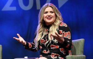 Kelly Clarkson shuts down body shamer with four words