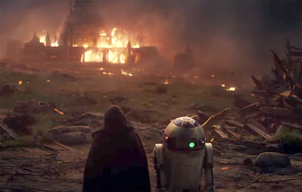 Luke and R2-D2 in The Last Jedi