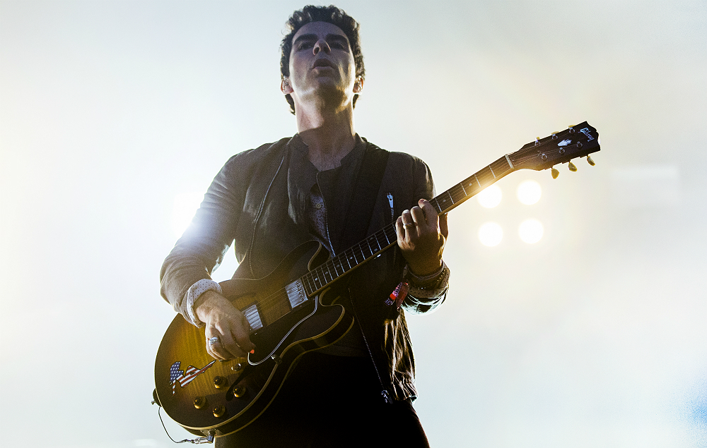 Stereophonics' frontman Kelly Jones live at Kendal Calling 2017