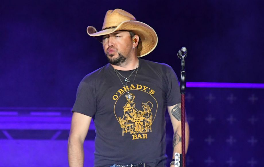 Jason Aldean performing in Las Vegas last night