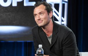 'Fantastic Beasts' producer teases Jude Law's Dumbledore