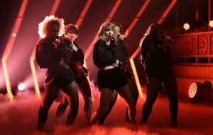 Taylor Swift announces UK and Ireland stadium tour for 2018