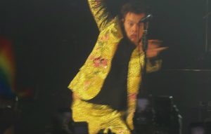 Harry Styles slips on kiwi after fans throw fruit on-stage