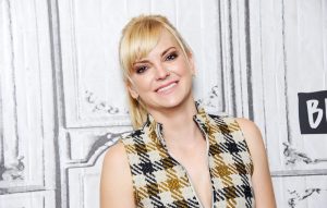 Watch the first trailer of Anna Faris in gender-swapped 'Overboard' re-boot