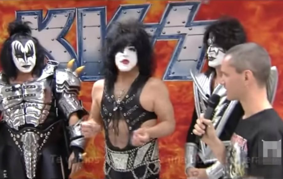 Kiss force an interviewer to take off his T-shirt