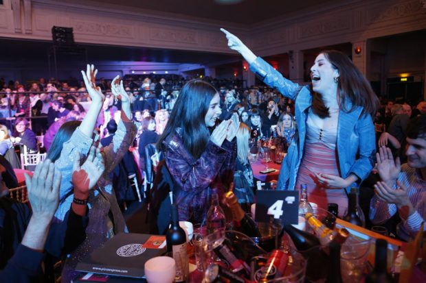 Haim, NME Awards 2018, Celebrating tables