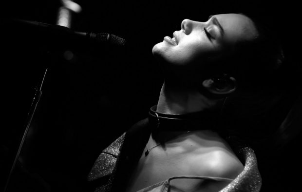 Dua Lipa, live