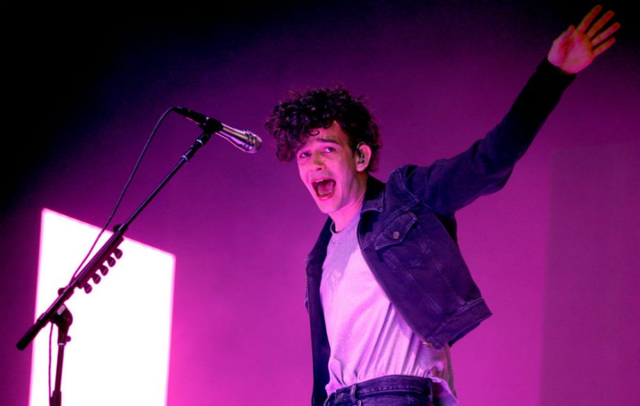 The 1975 square into circle