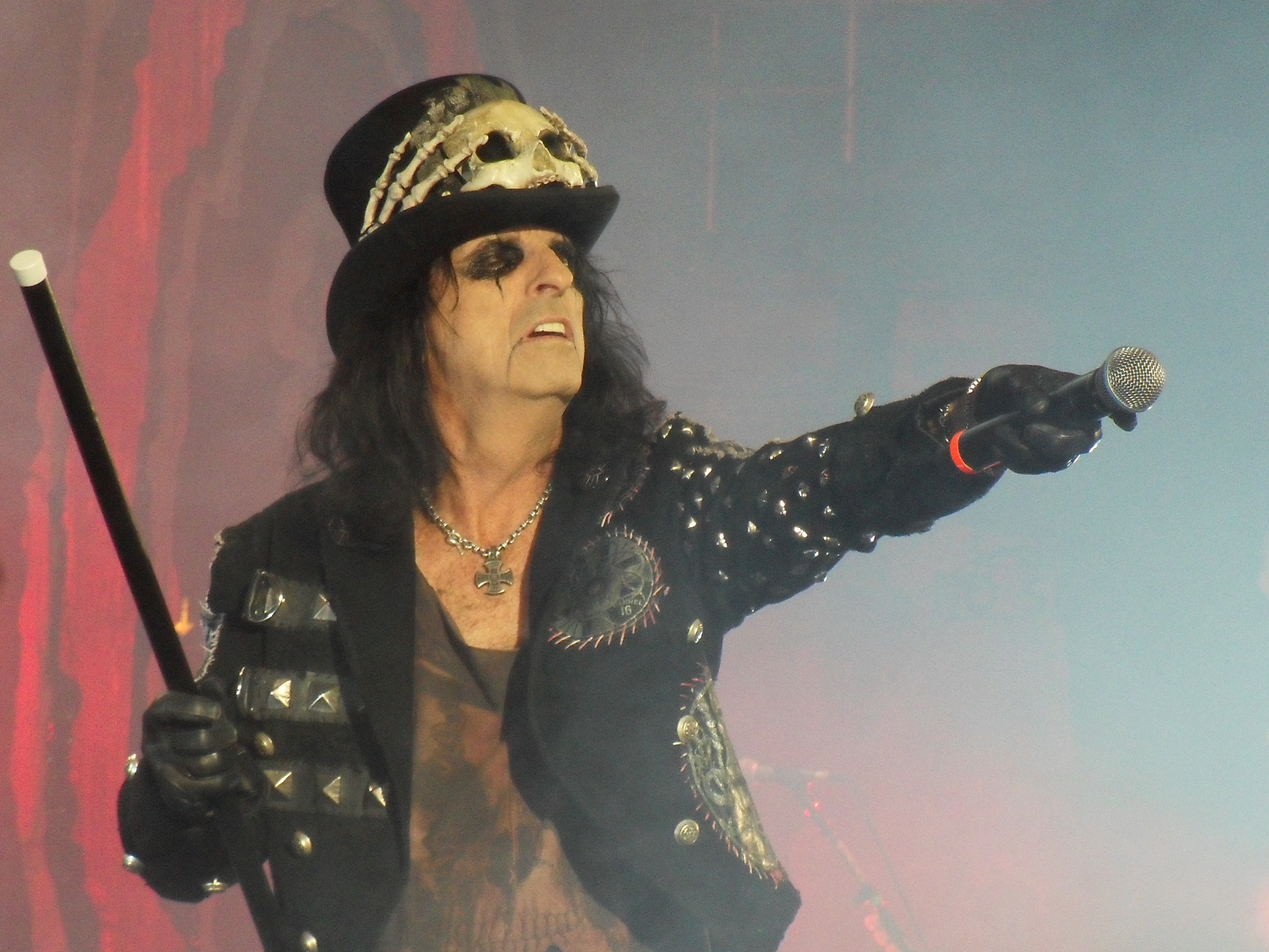 Alice Cooper - Does RocknRoll Kill Brain Cells  NME