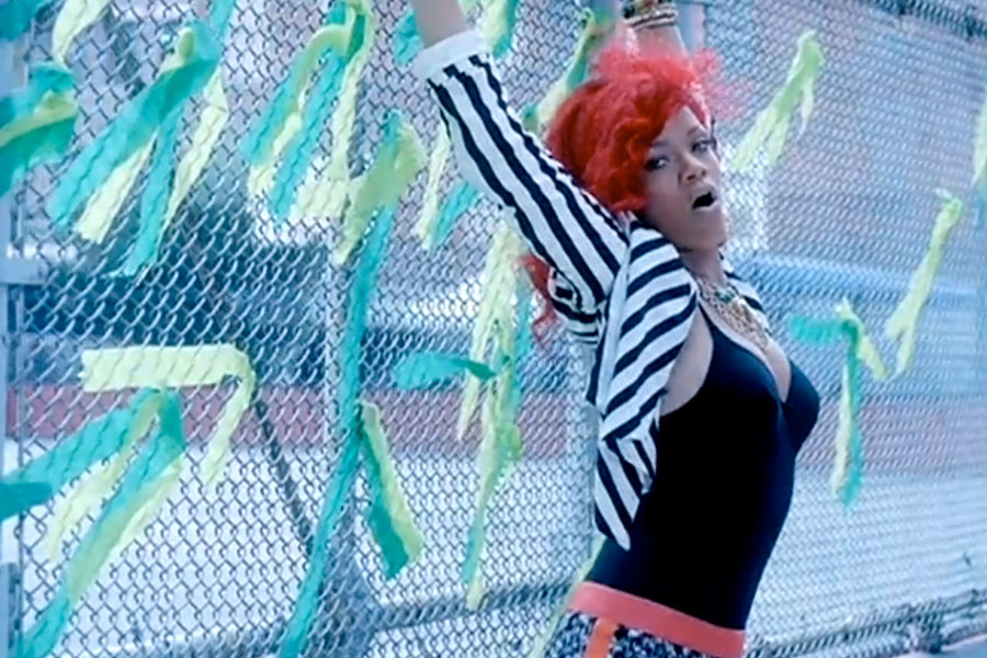 Rihanna ft Drake – ‘What’s My Name?’