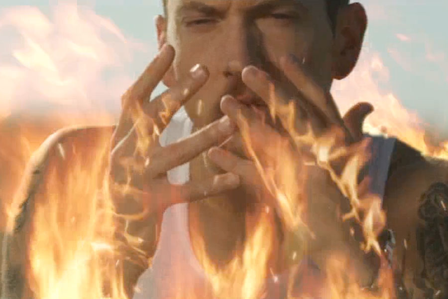 Eminem ft Rihanna – ‘Love The Way You Lie’
