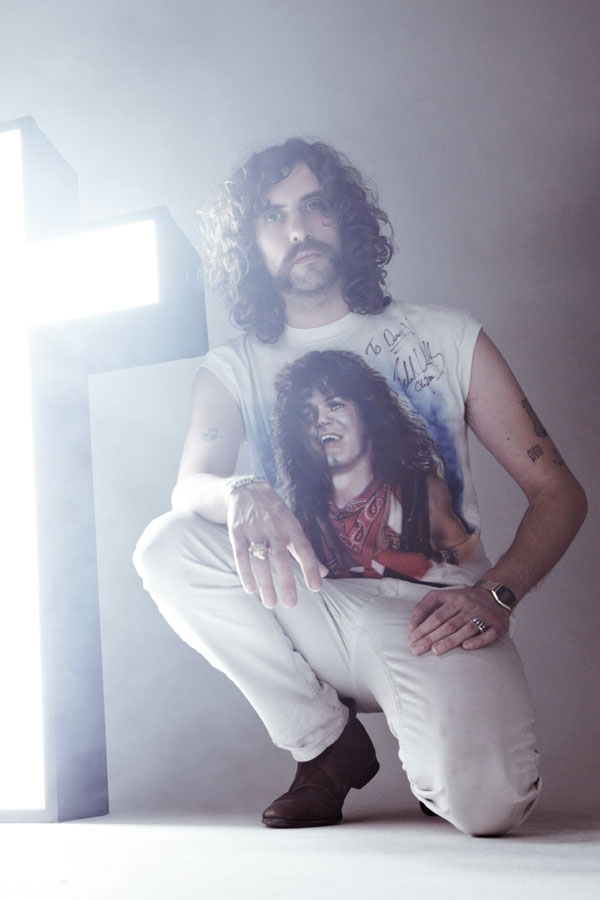 Gaspard Augé, Justice: A life-sized doll of ET.