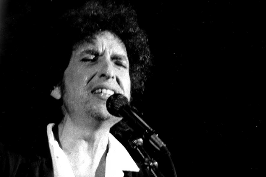 Bob Dylan to play tribute show to poet Dylan Thomas in Wales?