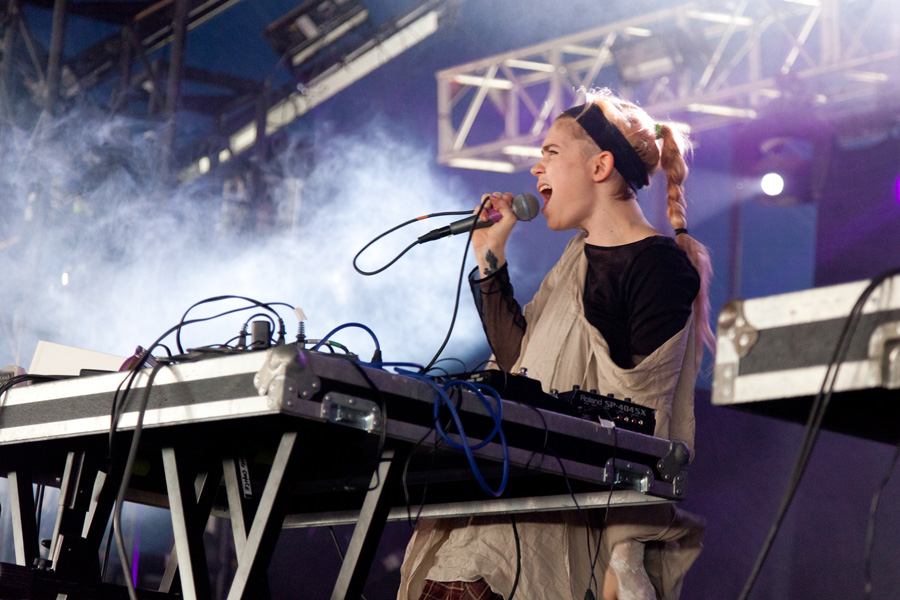 Grimes plays Taylor Swift and Vengaboys songs during polarising