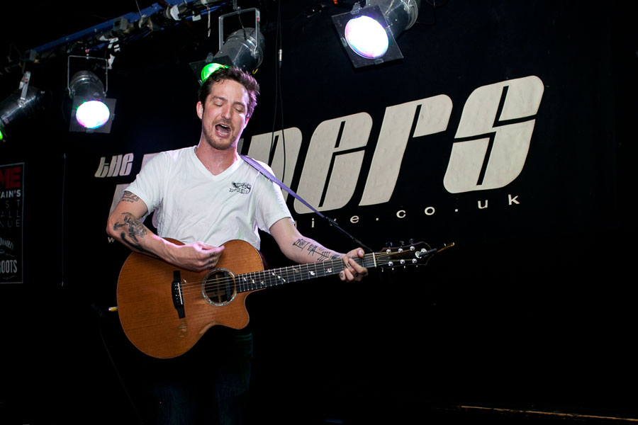 Frank Turner covers The National's 'Mr November' live watch