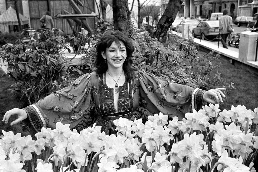 Kate Bush - Under The Ivy (2:08)