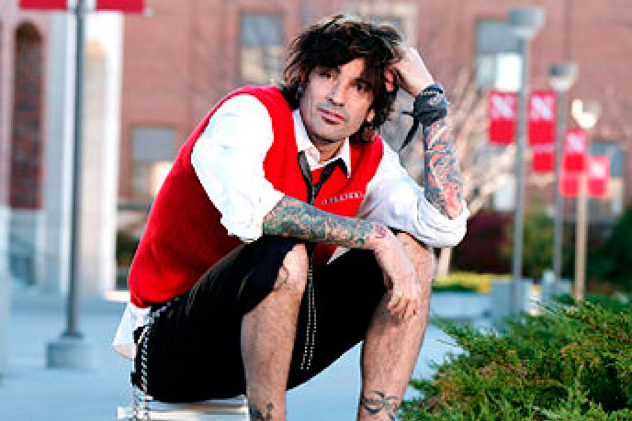 Tommy Lee – Tommy Lee Goes To College