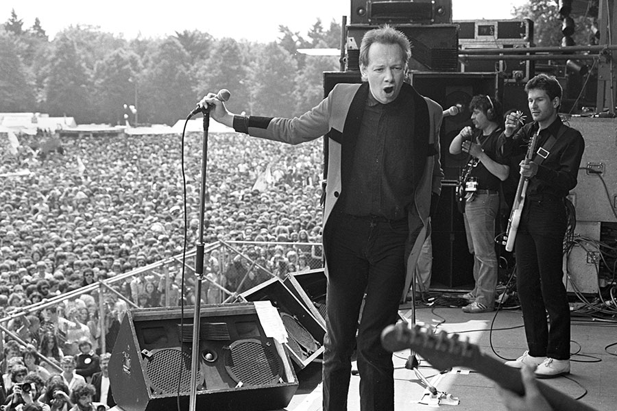 ‘Is She Really Going Out With Him’ – Joe Jackson