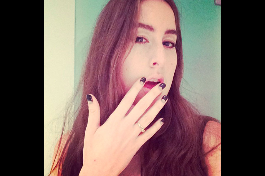 Alana Haim – Nail art
