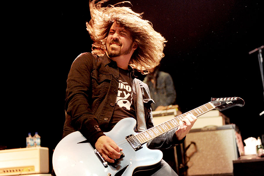 Dave Grohl presents ALS Ice Bucket Challenge founder with by Award