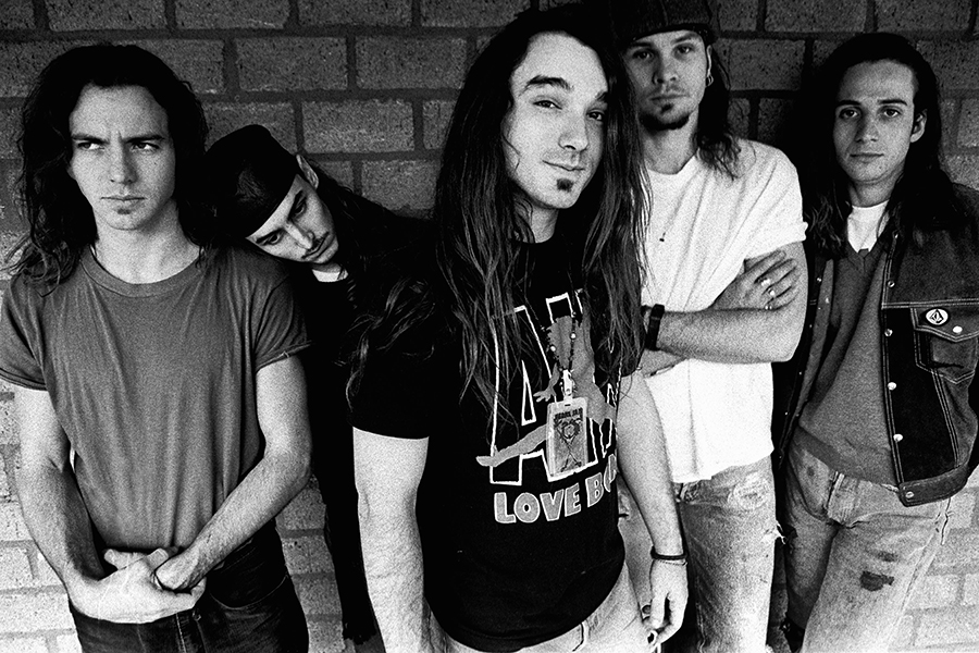 Pearl Jam confirm they will tour in 2016, as well as marking their 25th