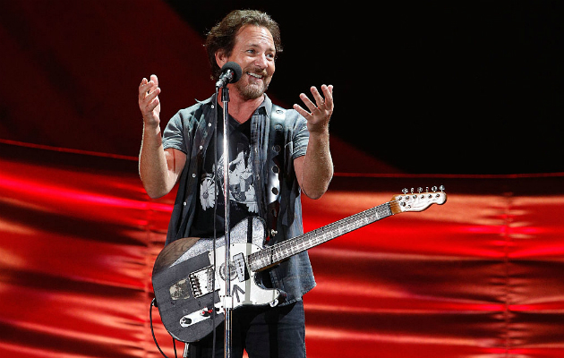 Eddie Vedder donates 10,000