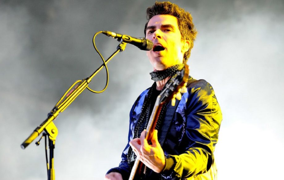 Kelly Jones performing