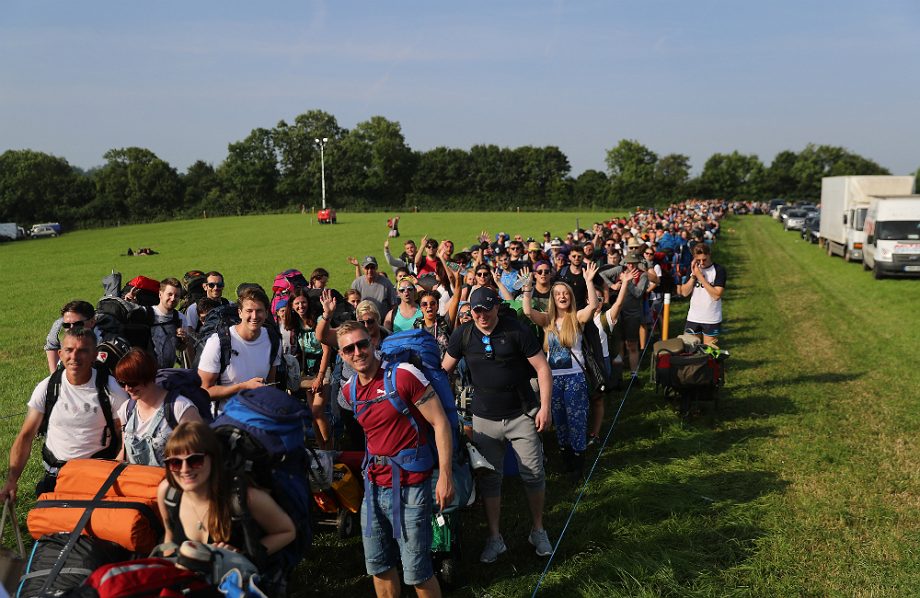 glastonbury chant jeremy corbyn