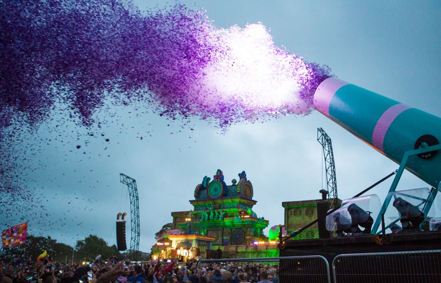 Bestival's known for it's wacky world records - like the world's biggest bouncy castle and their accolade for the most peope in fancy dress at one event, so this year they've not dissapointed and we've been gifted with the world's biggest confetti cannon - which goes off twice a night.