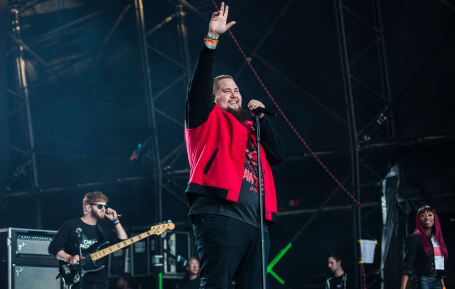 Rag n' Bone Man salutes his crowd at Bestival 2017