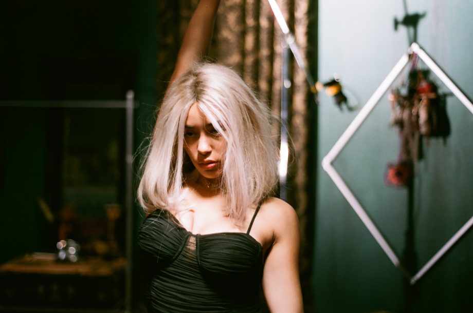 Jorja Smith hitwoman