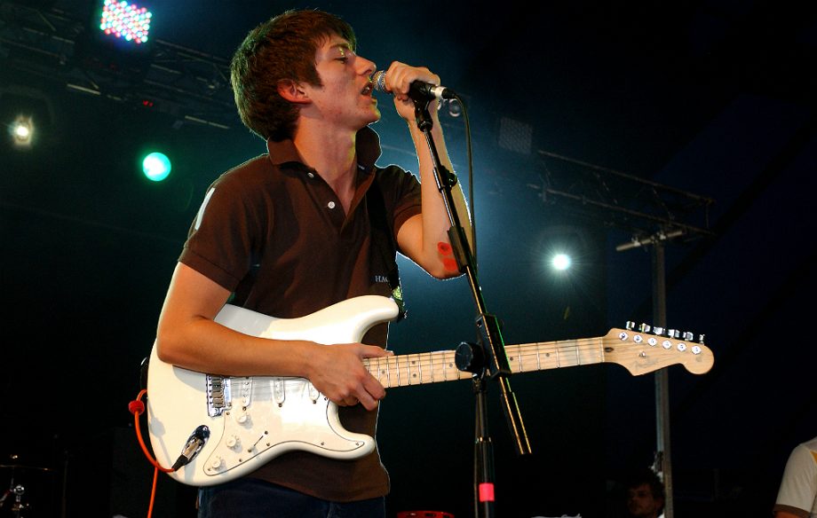 Arctic Monkeys live in 2005