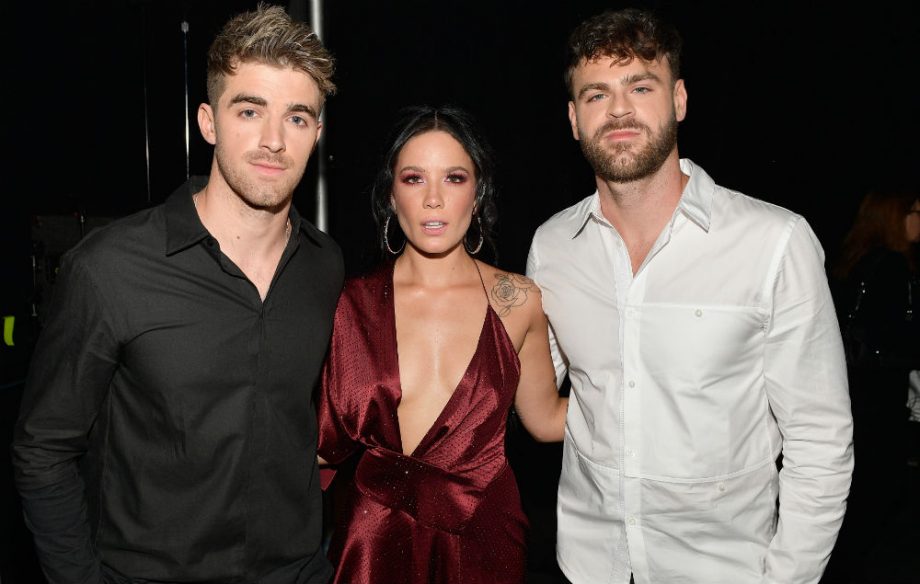 halsey and the chainsmokers pay emotional tribute to avicii at the