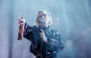 Lykke Li performs "Deep End"