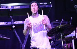 Travis barker cleared by doctors to perform after suffering blood clots