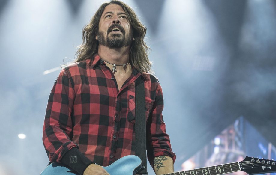 “His ass is so fired!”: Dave Grohl left in hysterics as drunk guy hijacks Foo Fighters show