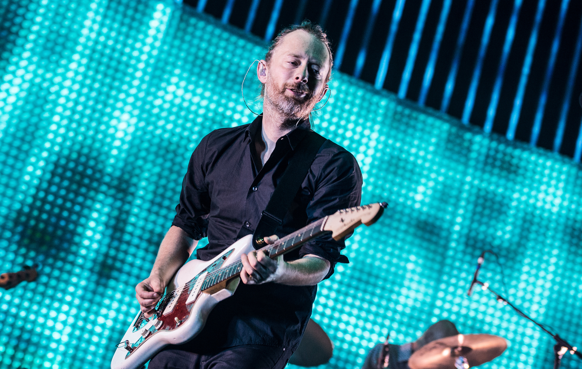 Two girls stun audience with incredible rendition of Radiohead’s ‘Creep’