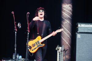 Jack White has never owned a mobile phone, and says people's 